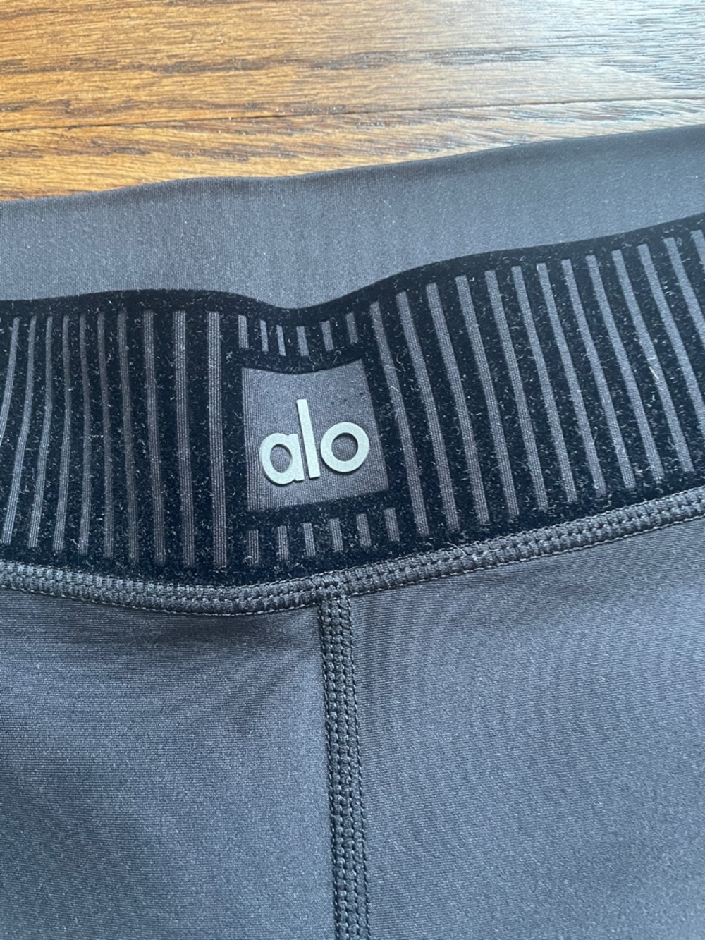 ALO airlift high waisted 7/8 line up leggings - Picture 7 of 8